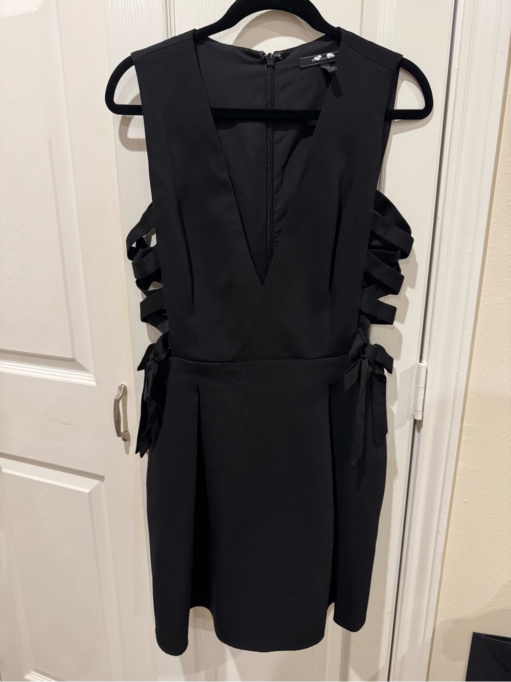 BCBGMaxAzria Black Sleeveless V-Neck Side-Bow Mini Dress